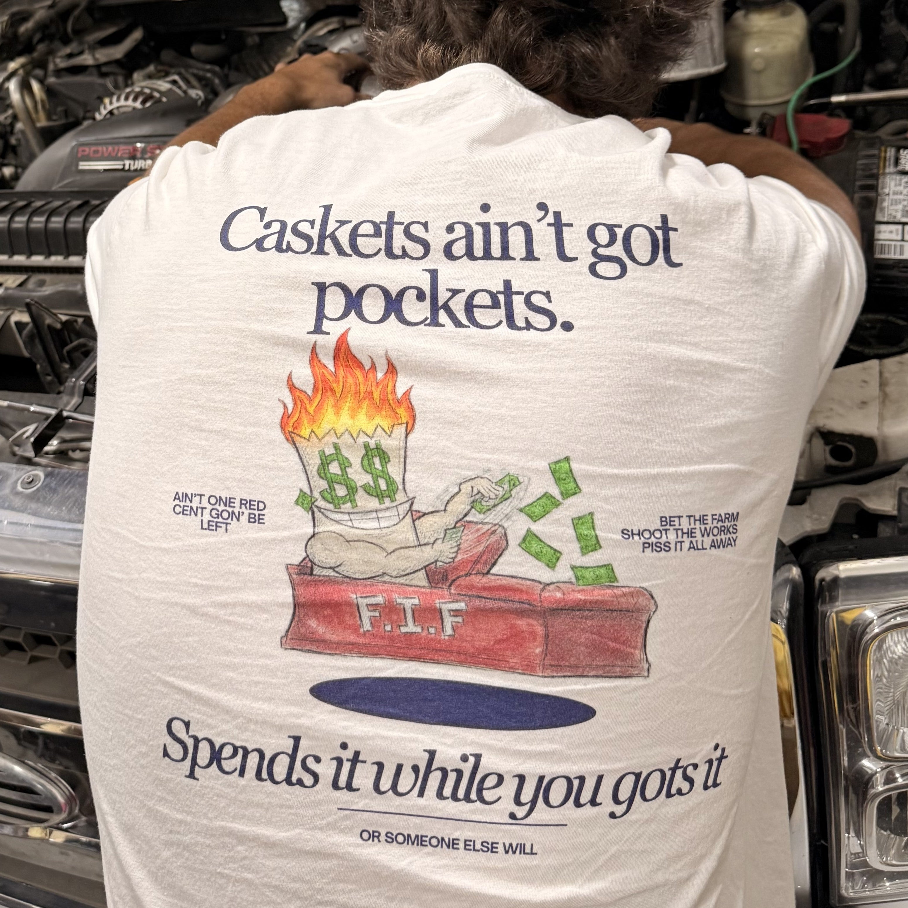 Caskets ain't got pockets Unisex-T